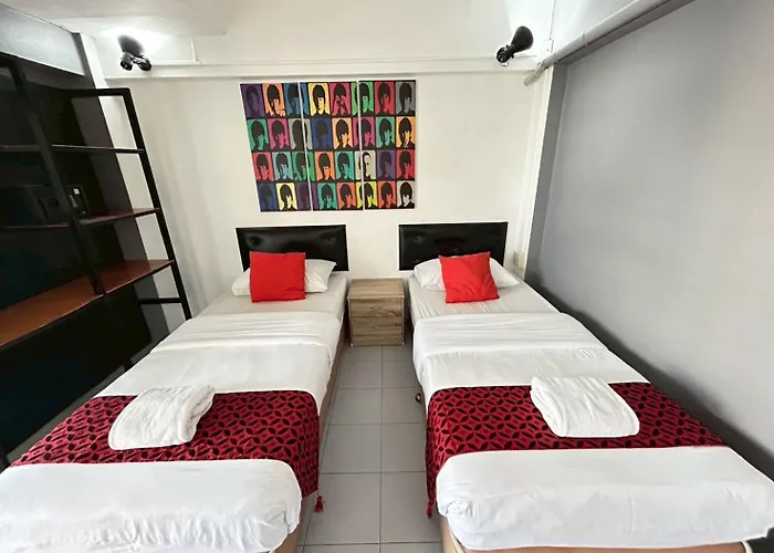 Casa Picasso Near Chabad House 호텔 2*