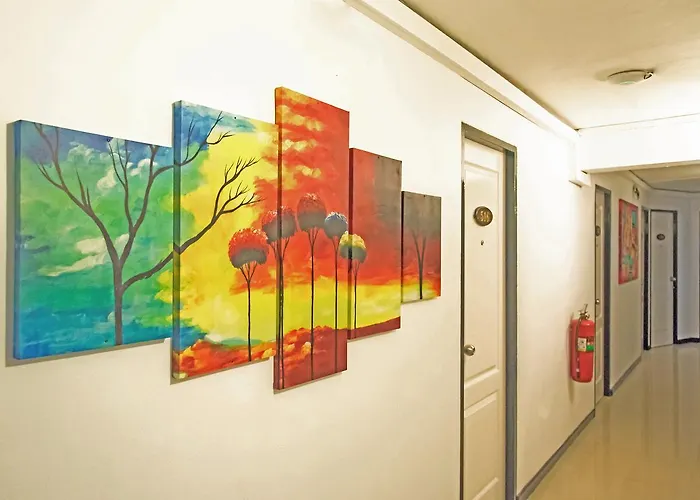 Casa Picasso Near Chabad House 방콕